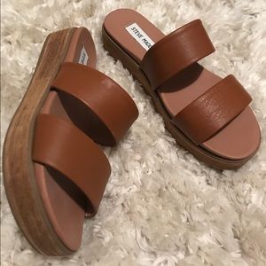 Steve Madden brown platform sandals. Size 6.